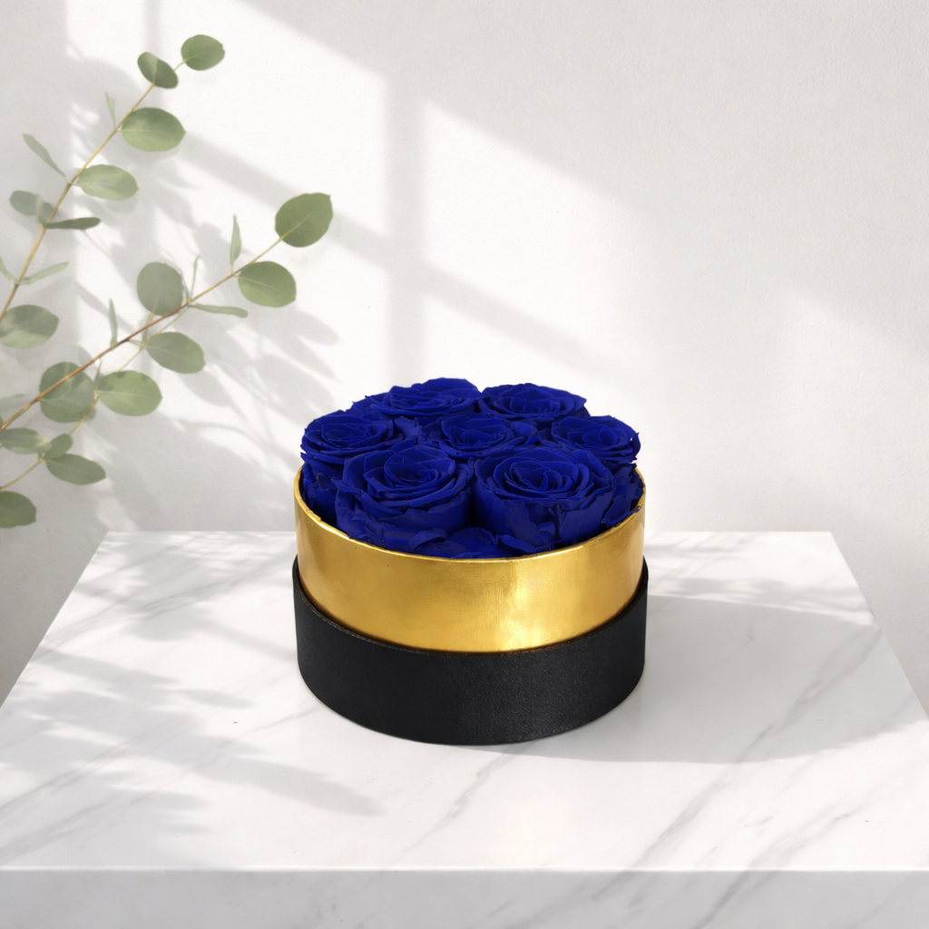 Preserved roses in a luxurious box image 1