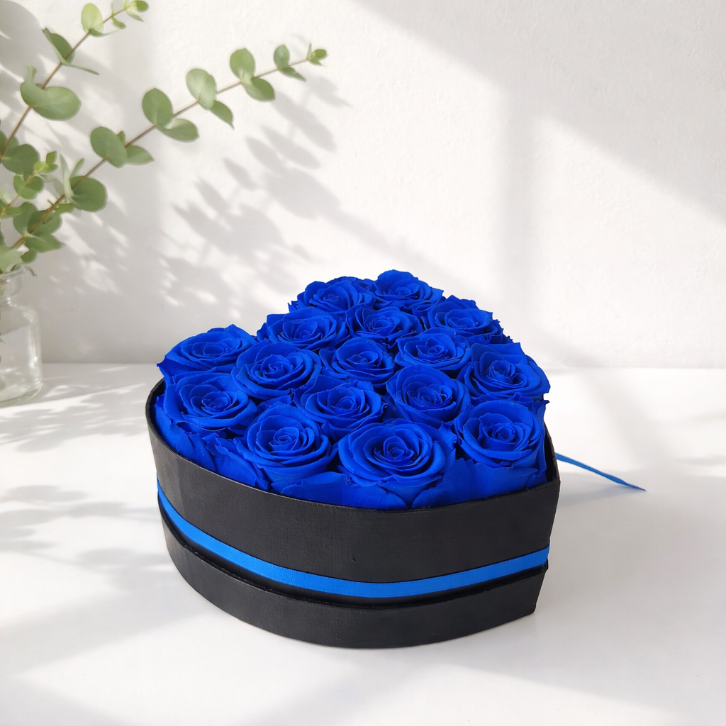 Signature Eternal Heart – 16 Preserved Roses - Blue image